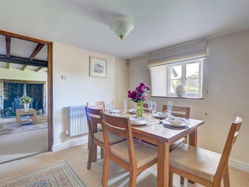 Comfortable Cottage In Kingsheanton With Private Garden