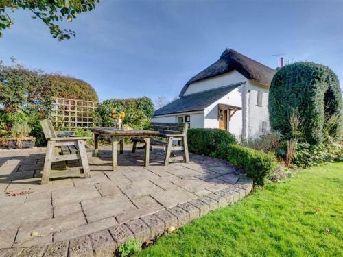 Comfortable Cottage In Kingsheanton With Private Garden
