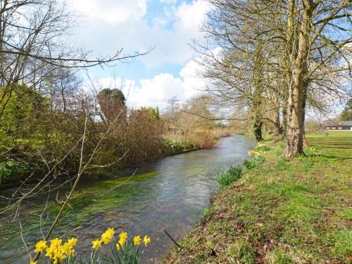 Spacious Cottage In Narborough With Garden