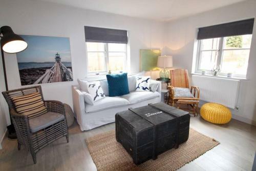 Crown Cottage - Prime Orford Location