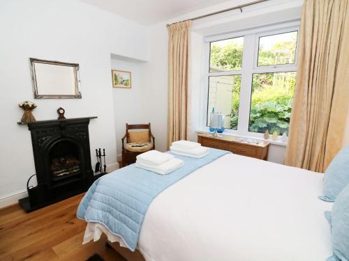 1 Corner Cottages, Grange-over-sands