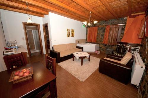 Hostal Traditional Guesthouse Siantsis