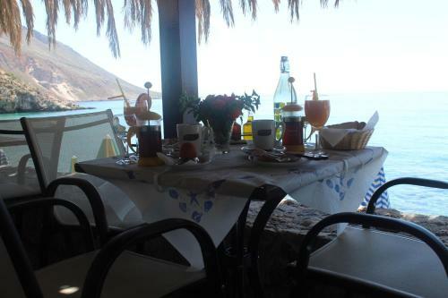 Hotel John Akroyiali