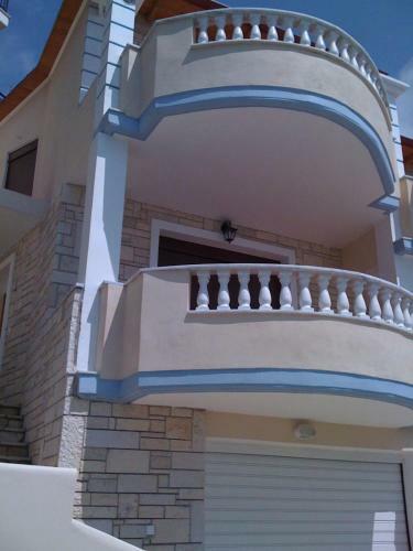 Demi's House Vrachos