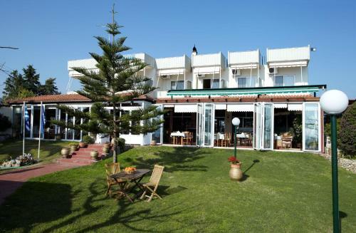 Hostal Evoikos Beach & Resort