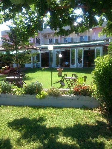 Hostal Evoikos Beach & Resort