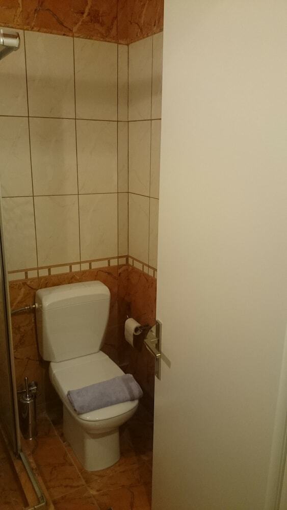 Hostal Flisvos Rooms