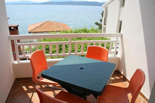 Apartments By The Sea Igrane, Makarska - 2680
