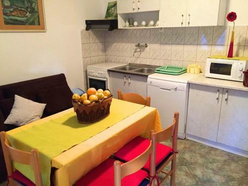 Apartments By The Sea Rogac, Solta - 5166