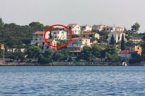 Apartments By The Sea Necujam, Solta - 11090