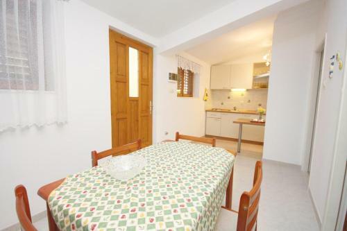 Apartments By The Sea Maslinica, Solta - 5216