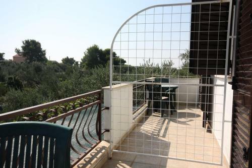 Apartments With A Parking Space Maslinica, Solta - 5184