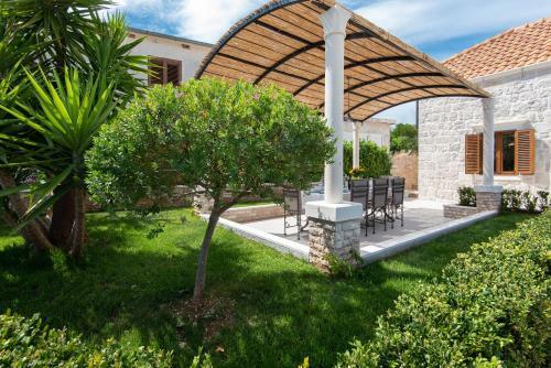 Villa Loviste Paradise