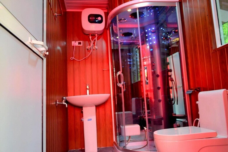 Hotel Dam House