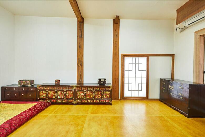 Hotel Choongsindang Hanok Traditional House
