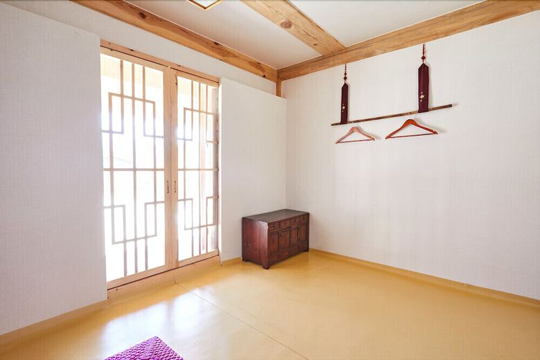 Hotel Choongsindang Hanok Traditional House
