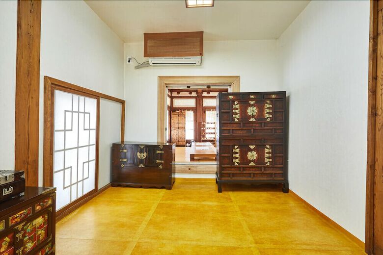 Hotel Choongsindang Hanok Traditional House