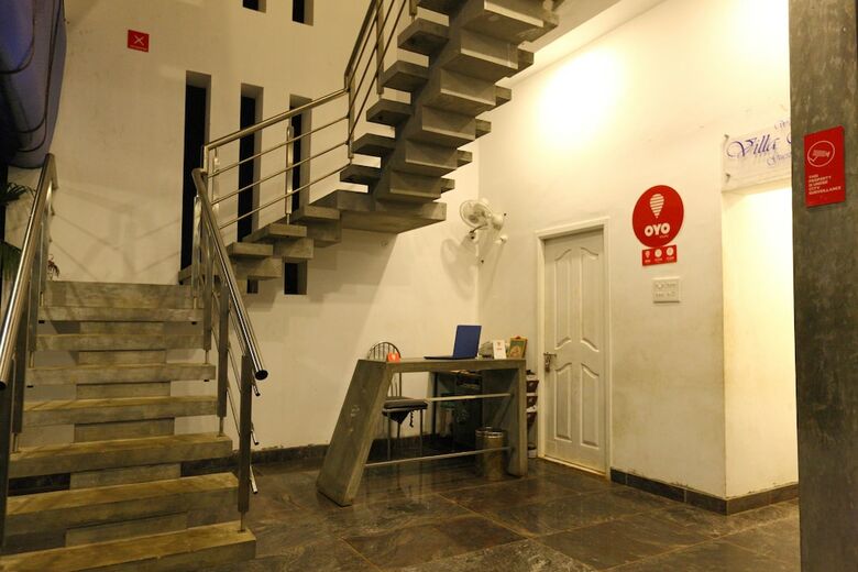 Hotel Oyo 8229 Marine Drive
