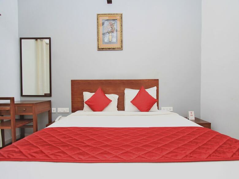 Hotel Oyo 8229 Marine Drive