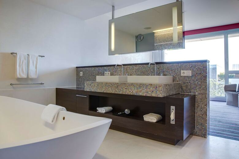 Radisson Blu Media Harbour Hotel, D�sseldorf