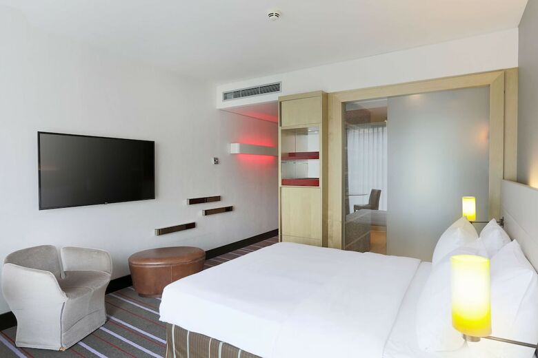 Radisson Blu Media Harbour Hotel, D�sseldorf