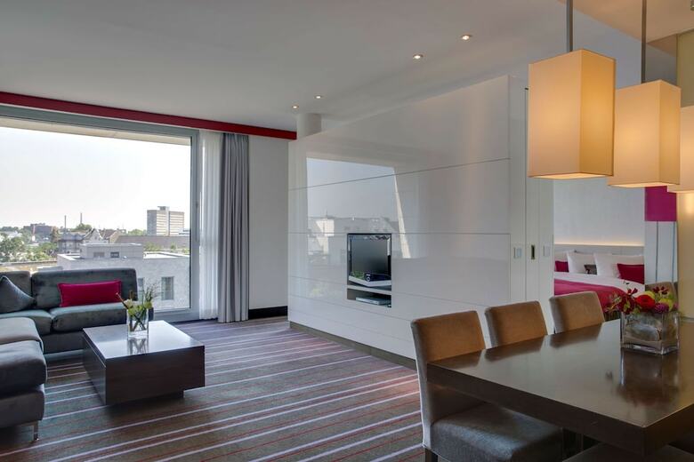 Radisson Blu Media Harbour Hotel, D�sseldorf