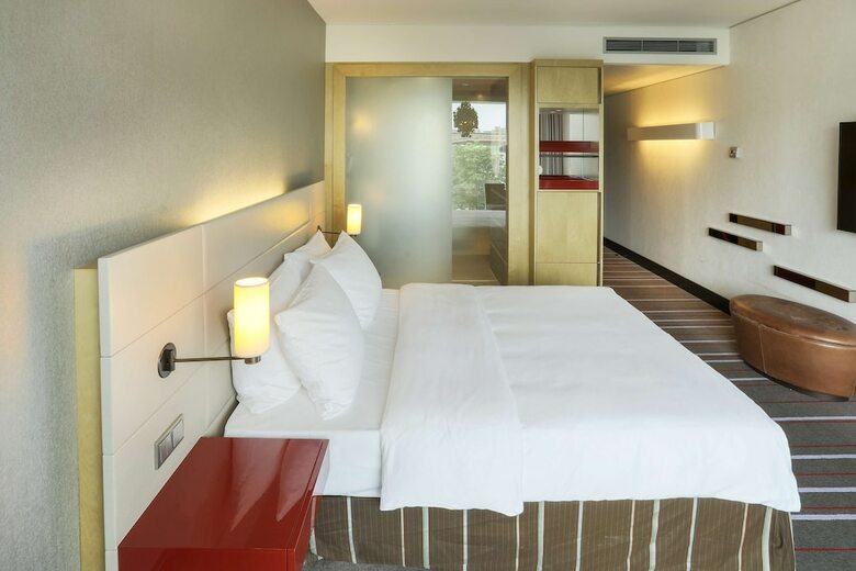 Radisson Blu Media Harbour Hotel, D�sseldorf
