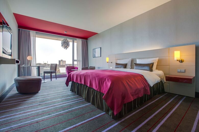 Radisson Blu Media Harbour Hotel, D�sseldorf