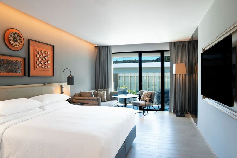 Hotel Four Points By Sheraton Phuket Patong Beach Resort