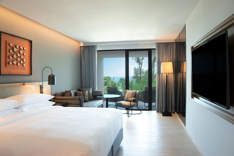 Hotel Four Points By Sheraton Phuket Patong Beach Resort