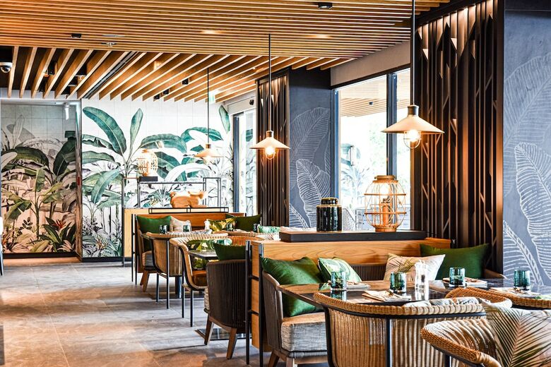 Hotel Four Points By Sheraton Phuket Patong Beach Resort