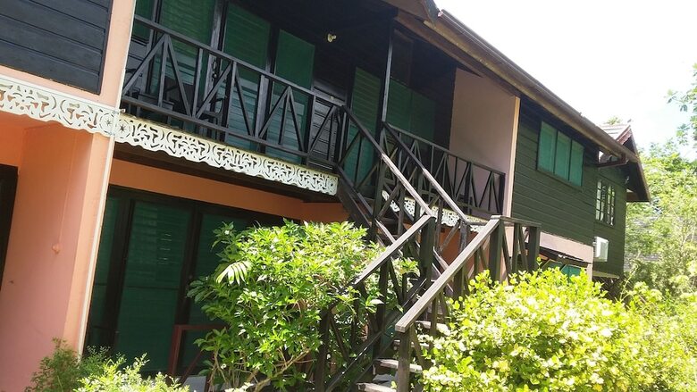 Bed & Breakfast Firefly Beach Cottages And Suites