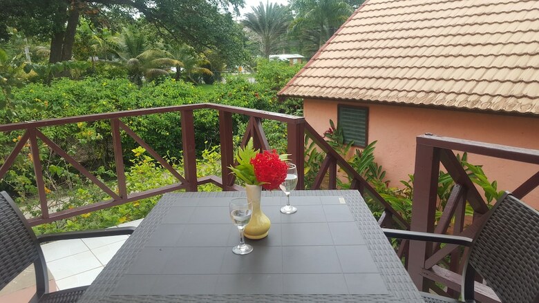 Bed & Breakfast Firefly Beach Cottages And Suites