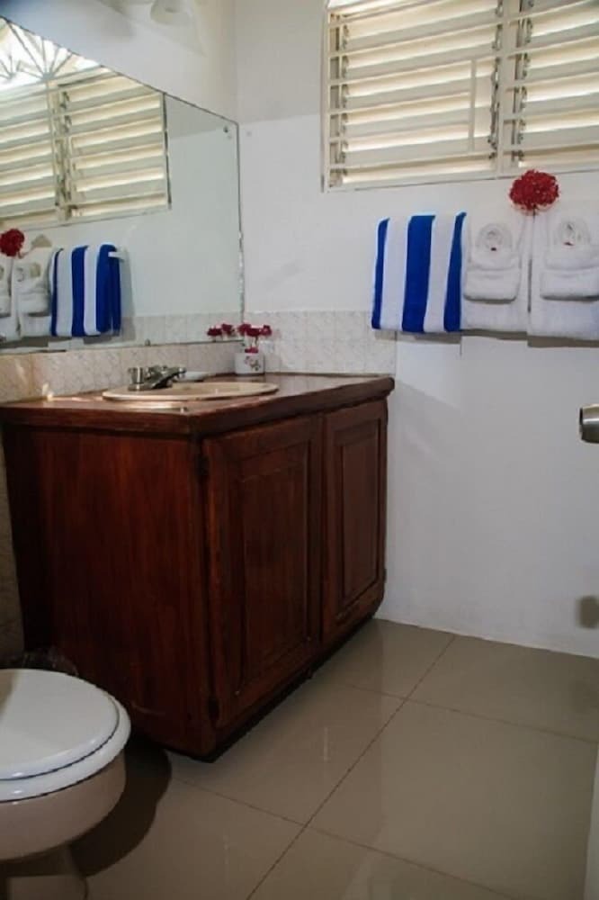 Bed & Breakfast Firefly Beach Cottages And Suites