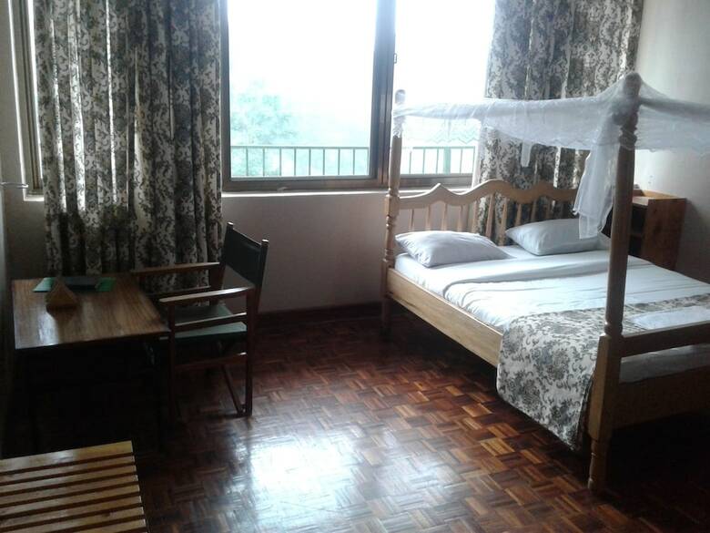 Hotel Bunyonyi Safaris Resort