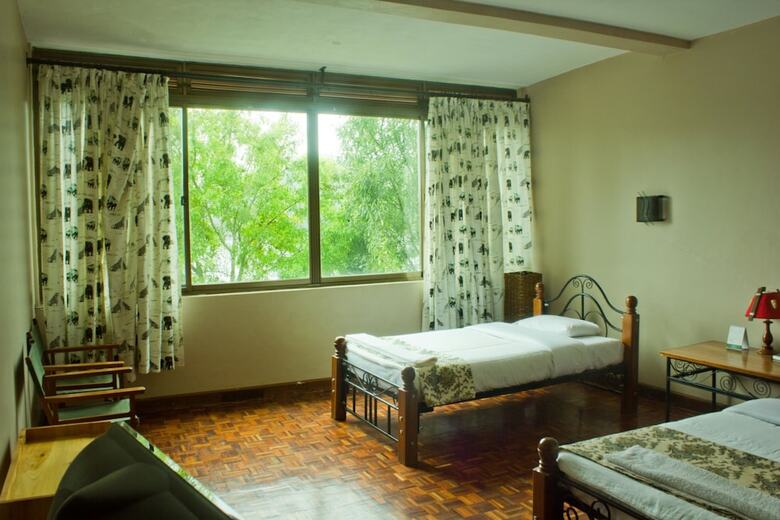 Hotel Bunyonyi Safaris Resort