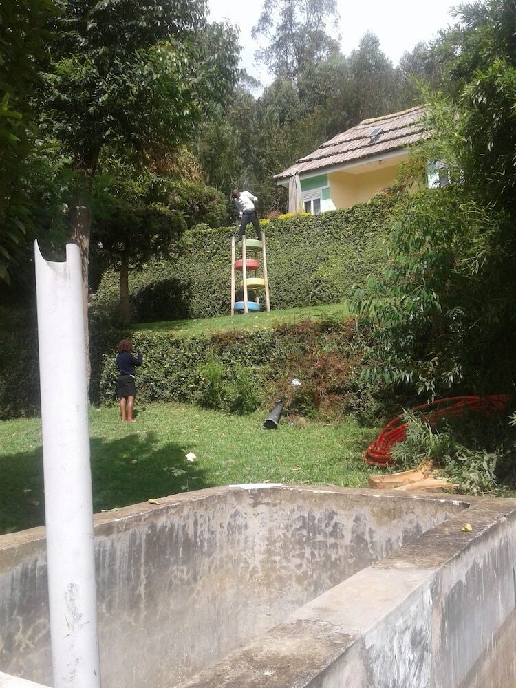 Hotel Bunyonyi Safaris Resort