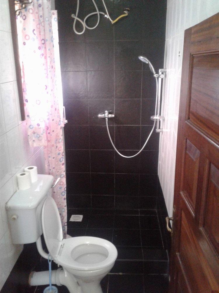 Hotel Bunyonyi Safaris Resort