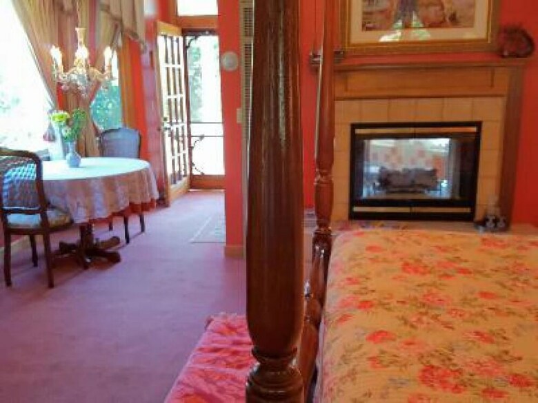 Innisfree Bed & Breakfast By-the-lake
