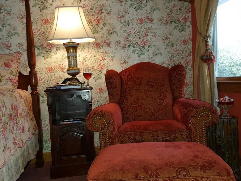 Innisfree Bed & Breakfast By-the-lake