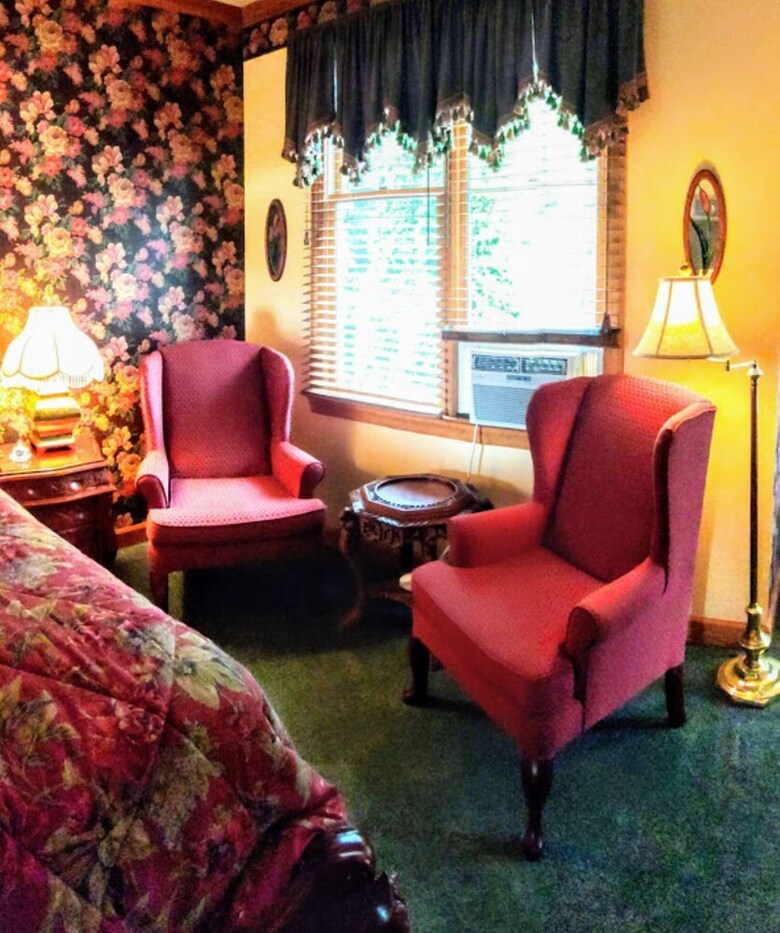 Innisfree Bed & Breakfast By-the-lake