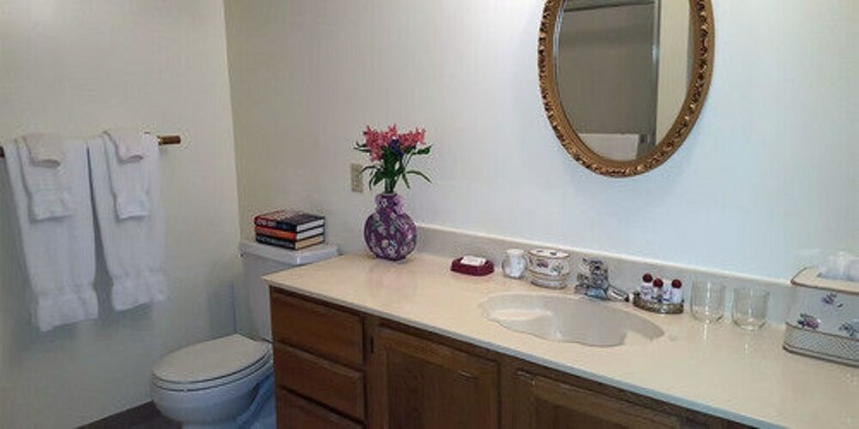 Innisfree Bed & Breakfast By-the-lake