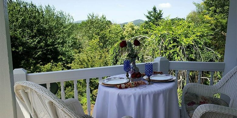 Innisfree Bed & Breakfast By-the-lake