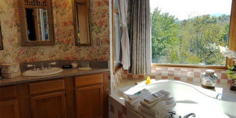 Innisfree Bed & Breakfast By-the-lake