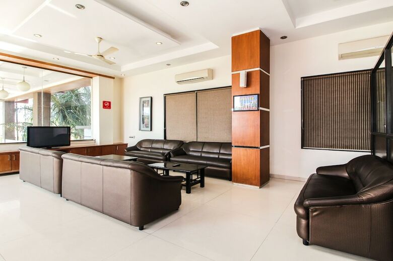 Hotel Fabexpress Sai Grand Castle Inn