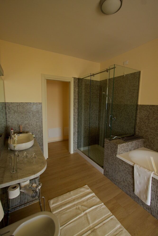 Miramare Apartments & Suites