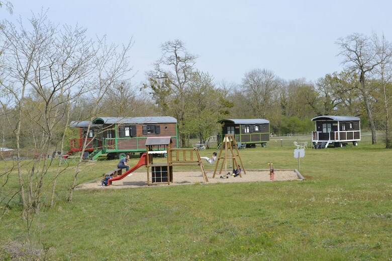 Le Village Toue Des Demoiselles