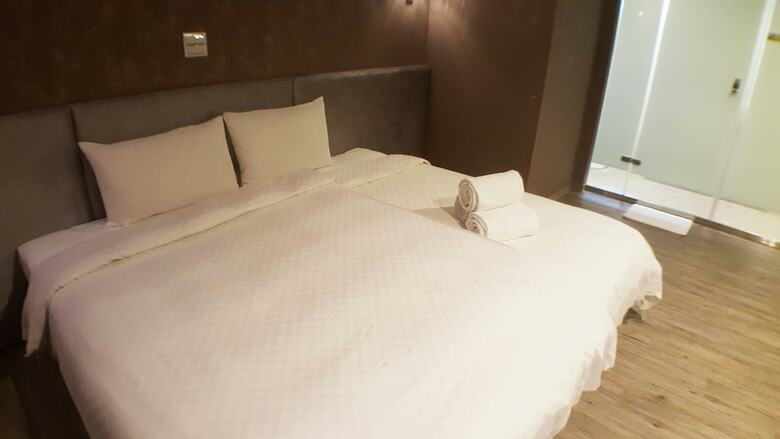 Walker Hotel Sanchong Zhengyi Branch