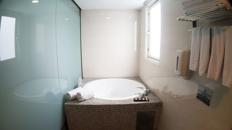 Walker Hotel Sanchong Zhengyi Branch