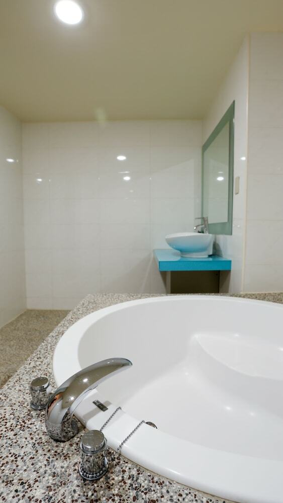 Walker Hotel Sanchong Zhengyi Branch